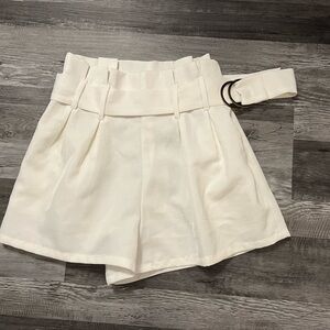 Short skirt white